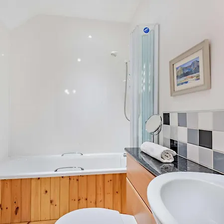 Holiday home 3 Bed In Sz153 *