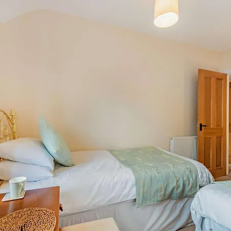 3 Bed In Sz153